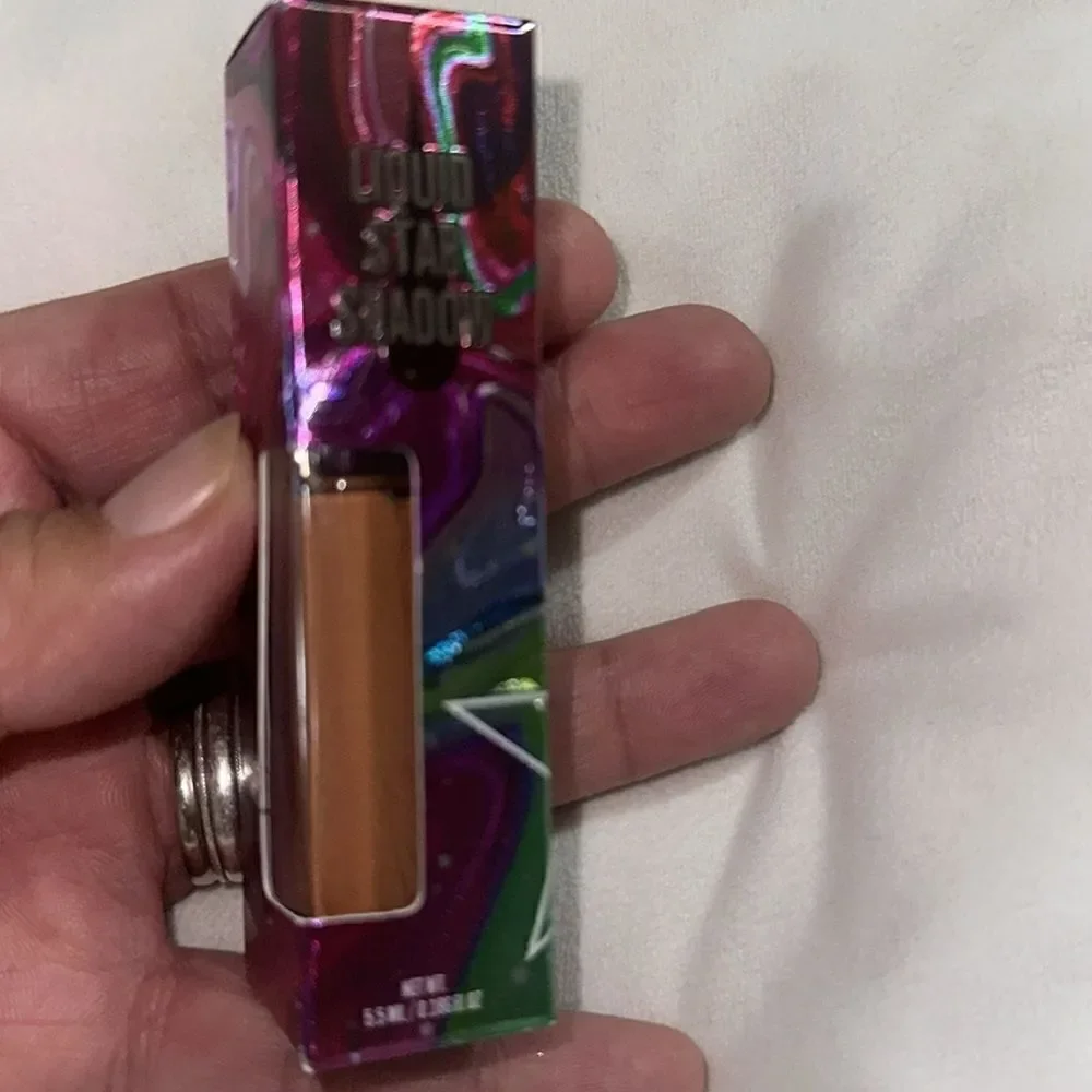 “Manifest” JEFFREE STAR Liquid Eyeshadow